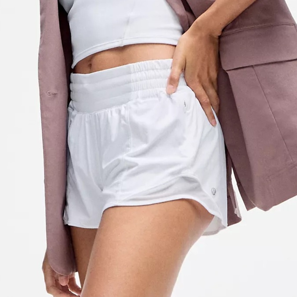 Lululemon White 4” Hotty Hot Shorts Lined